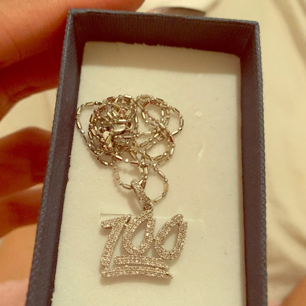Diamond pendant with chain